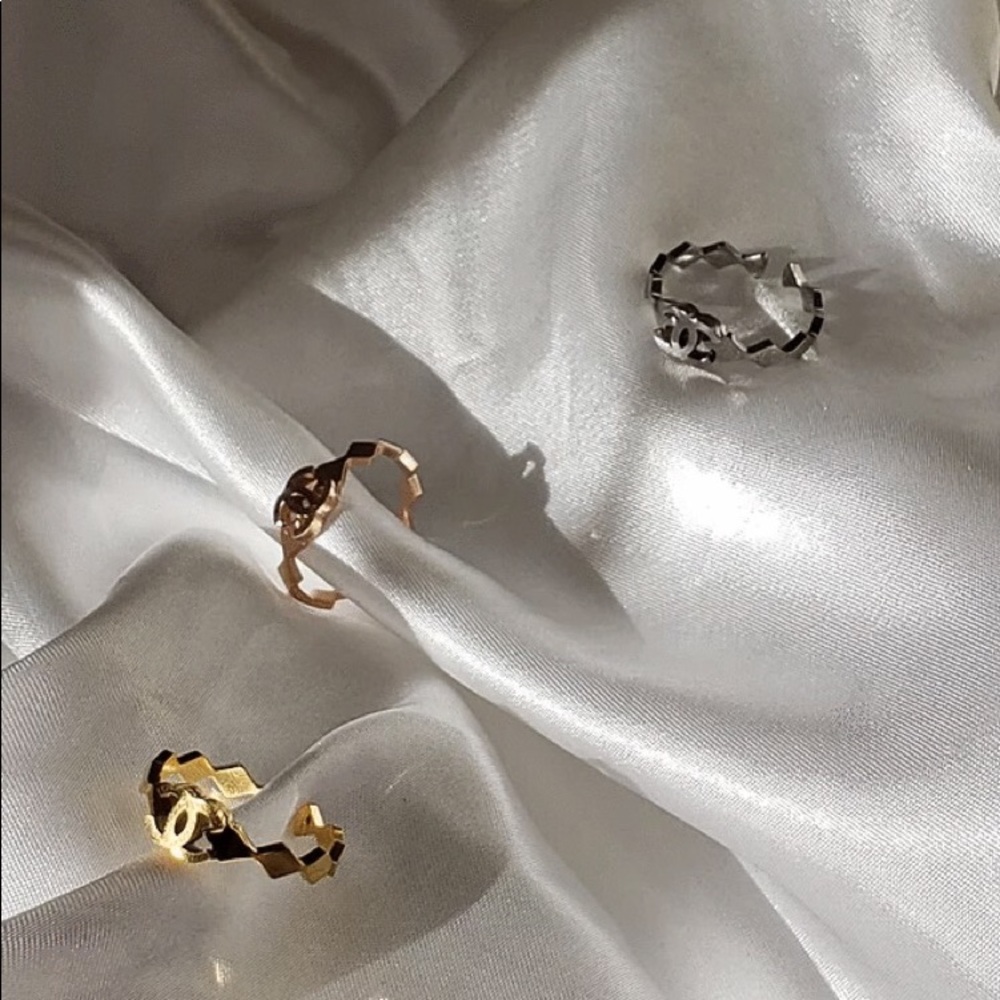 Adjustable Curved Ring